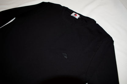 Camiseta Negra - Detalle Logo Bordado