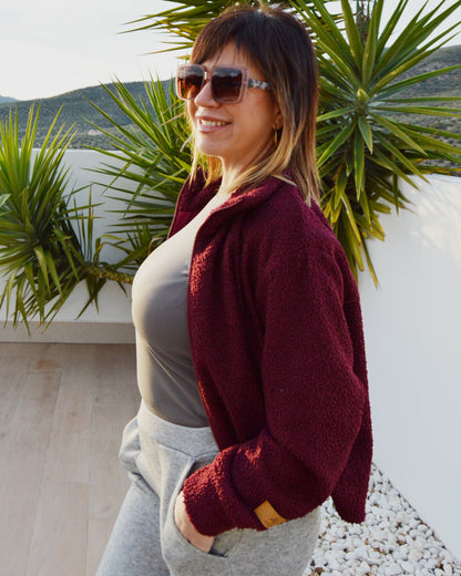 Chaqueta Borreguito Granate - Modelo Lateral Izquierdo